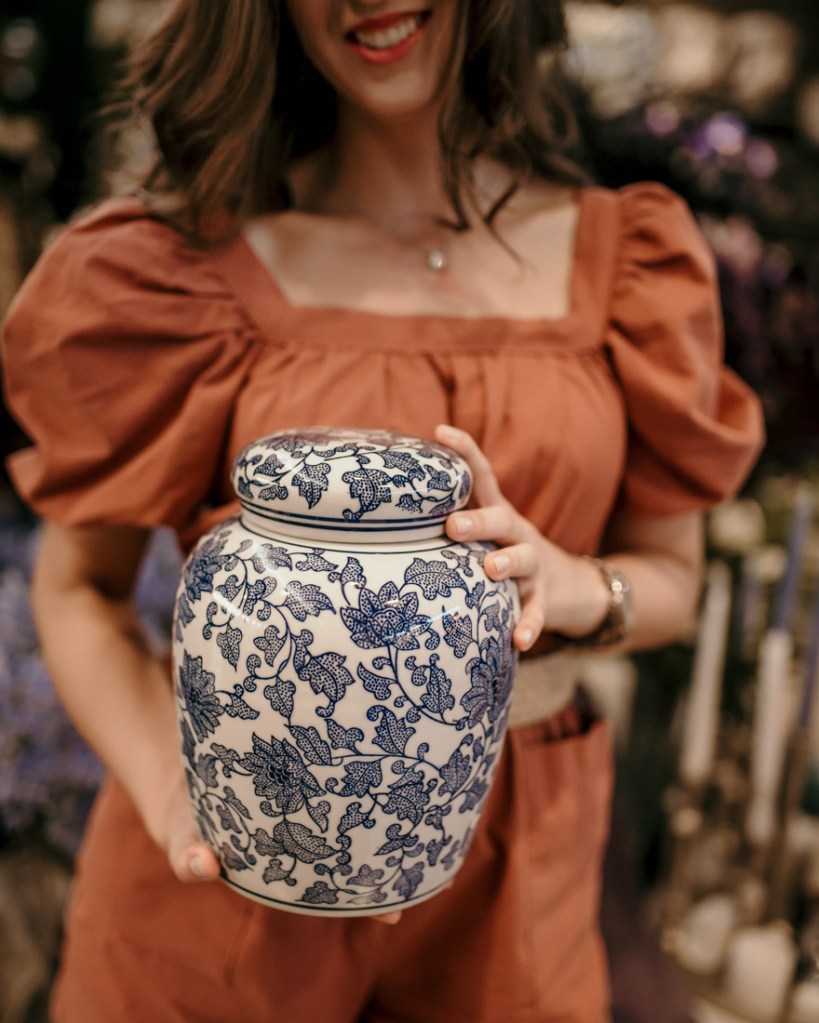 Woman buying a pot at Woman buying plants at Intratuin Utrecht