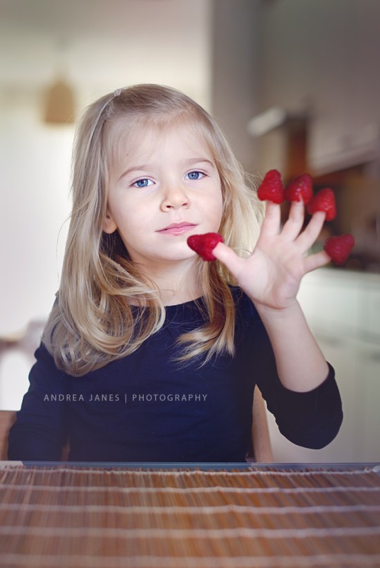 Lorena-comendo-frutas-02-copy