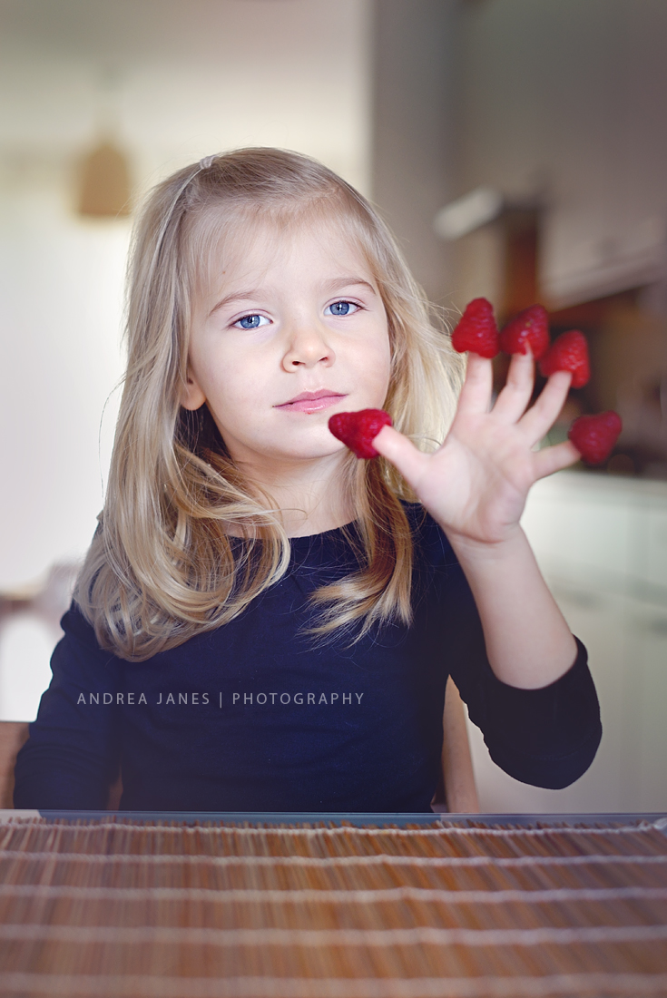 Lorena-comendo-frutas-02-copy