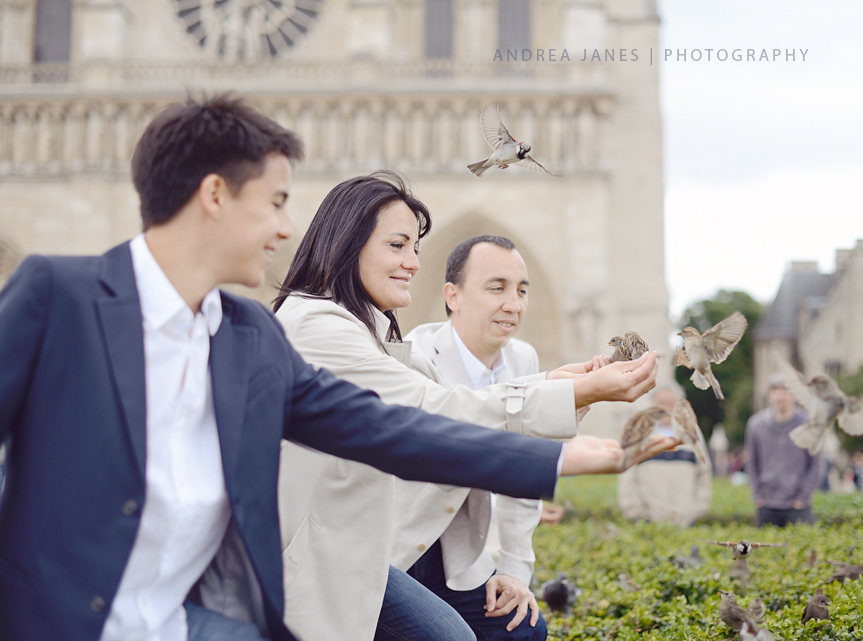 Family and birds Notre Dame Paris